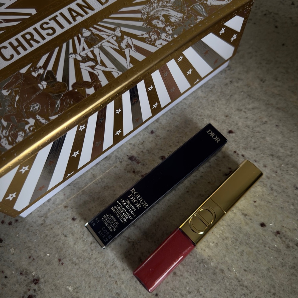 Dior Addict Lipstick - a rosewood that pays tribute to Dior’s favorite color